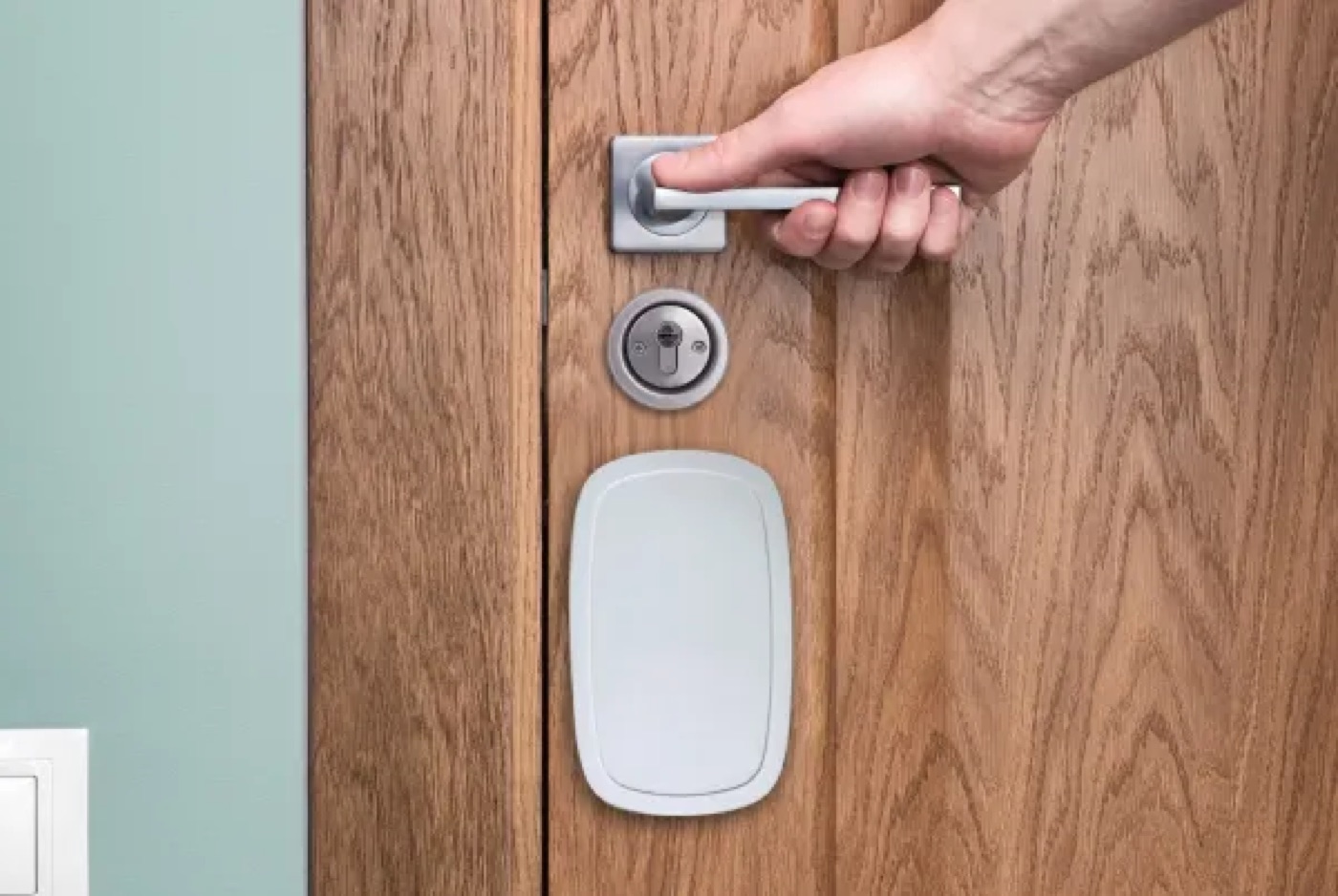 Alarme de porte Check'In installée sur une porte d'entrée