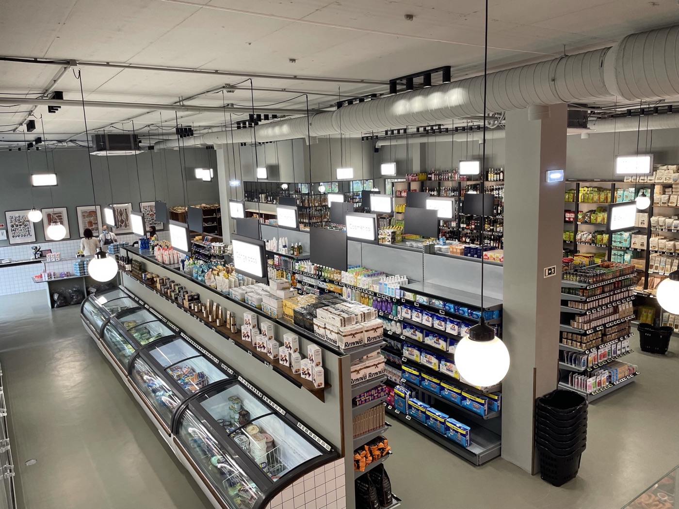 Surface de vente du supermarché équipé en vidéosurveillance à Lisbonne